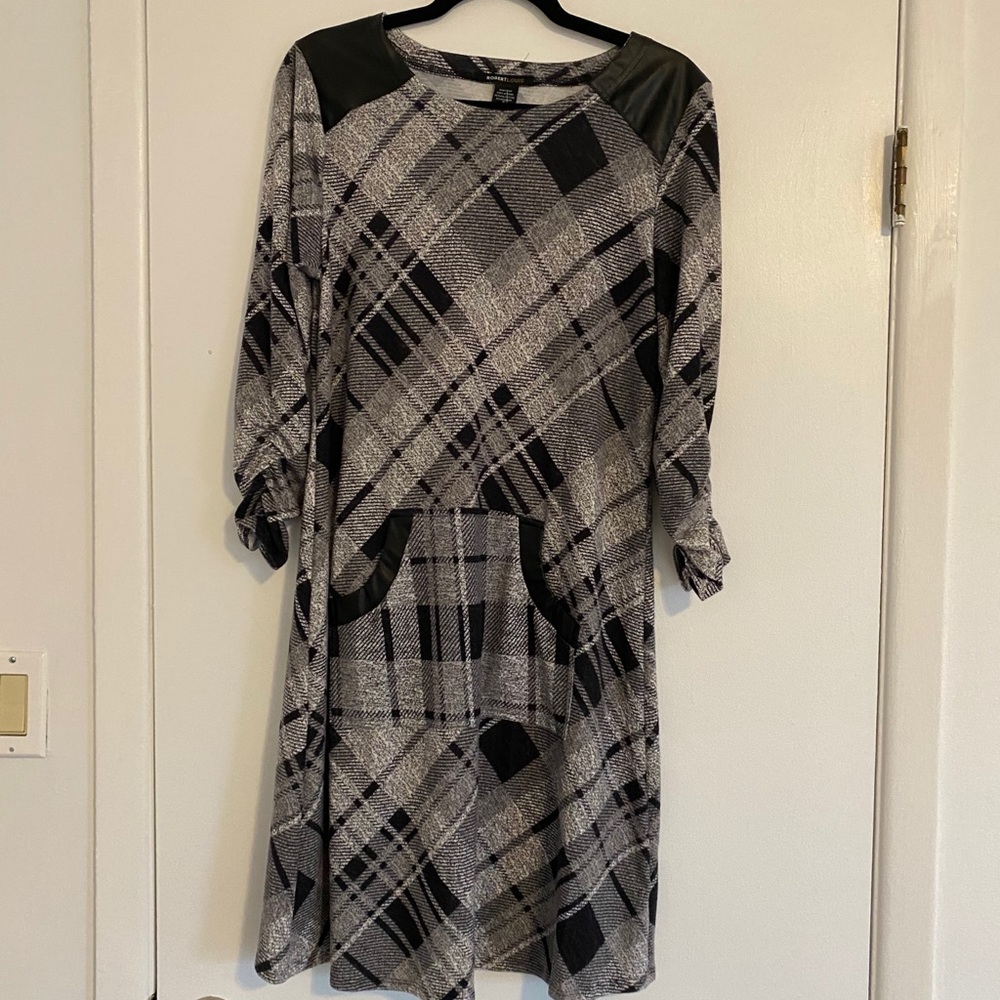 Size S Black & White Robert Louis Dress